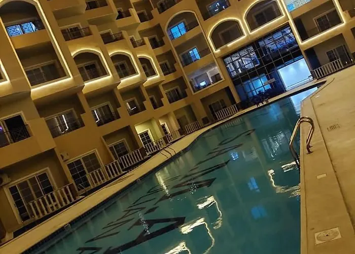 Mountain & Street View At Juliana شقة الغردقة